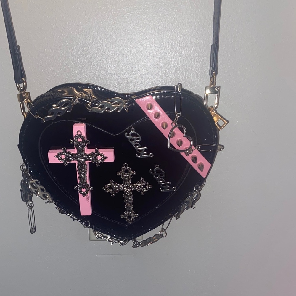Heart-Shaped Black and Pink Y2K Crossbody Bag